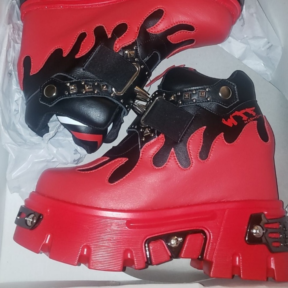 Flame platform boots